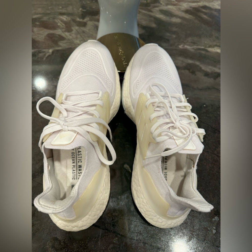 🏃‍♀️ADIDAS- Ultraboost 22 GX5590 Womens Running Shoe Triple White🏃‍♀️ - Picture 4 of 8